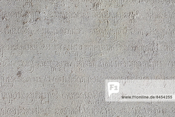 Stein mit Inschrift  aus Prasat Pre Rup  Angkor  Siem Reap  aus dem Jahr 944  Detail  Sandstein  Nationalmuseum von Kambodscha  Phnom Penh  Kambodscha