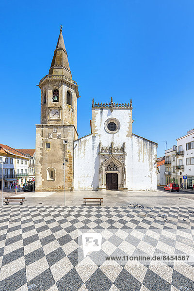 Church of Saint John the Baptist and Republic Plaza  Tomar  Ribatejo  Portugal