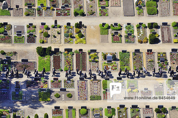 Funeral procession in the cemetery of Kirchwerder  Hamburg  Germany