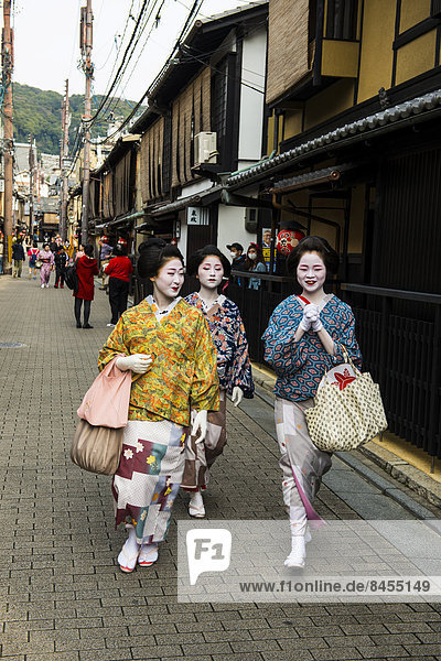 Geishas im Geisha-Viertel Gion  Kyoto  Japan