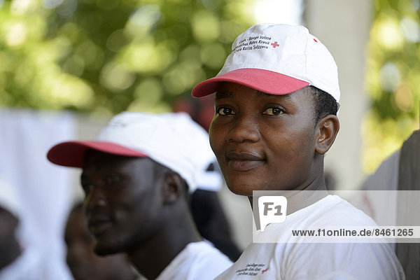 Junge Frau beim Training von Katastrophenhelfern beim Roten Kreuz  Palmiste-a-Vin  Léogâne  Haiti