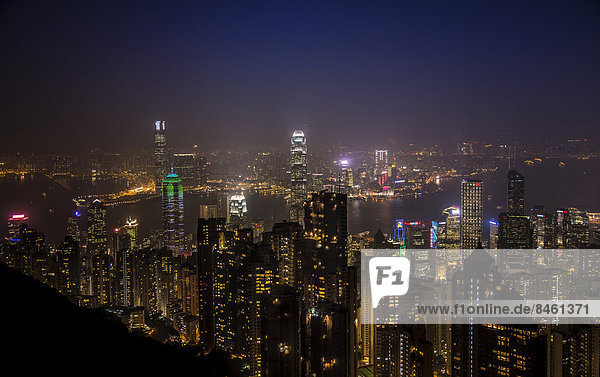 Skyline bei Nacht  vom Victoria Peak aus  Hongkong Island  Hongkong  China