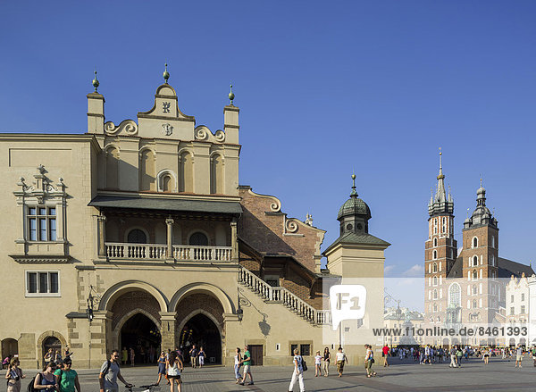 Teil der Krakauer Tuchhallen mit Marienkirche  Stare Miasto Altstadt  Krakau  Woiwodschaft Kleinpolen  Polen