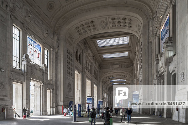 Entrance Hall  monumental architecture of the Italian fascism  1931  Milano Centrale railway statio  Milan  Lombardy  Italy