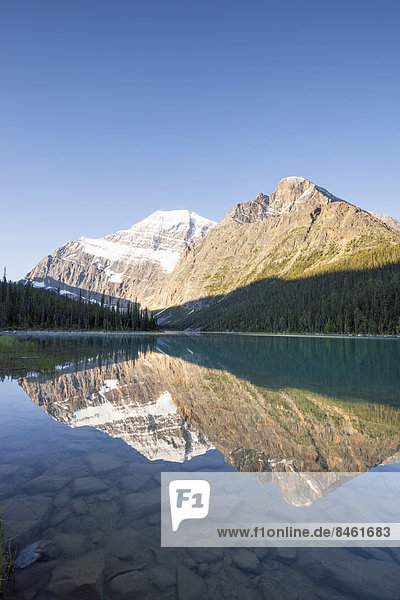 Mount Mount Edith Cavell mit Spiegelung  Jasper-Nationalpark  Kanada