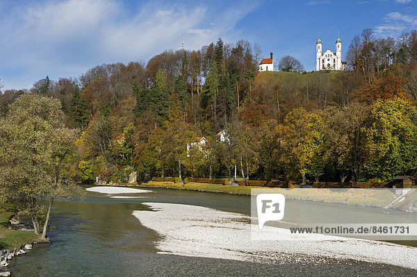 Leonhardskapelle und Wallfahrtskirche Heilig-Kreuz-Kirche  Kalvarienberg über der Isar  Bad Tölz  Oberbayern  Bayern  Deutschland