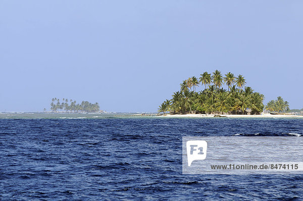 Islands with palm trees  Lemon Cays  San Blas Islands  Caribbean  Panama