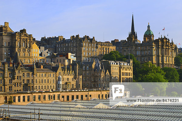 Dach Edinburgh Hauptstadt Großbritannien über Großstadt Ansicht Schottland Haltestelle Haltepunkt Station Universität