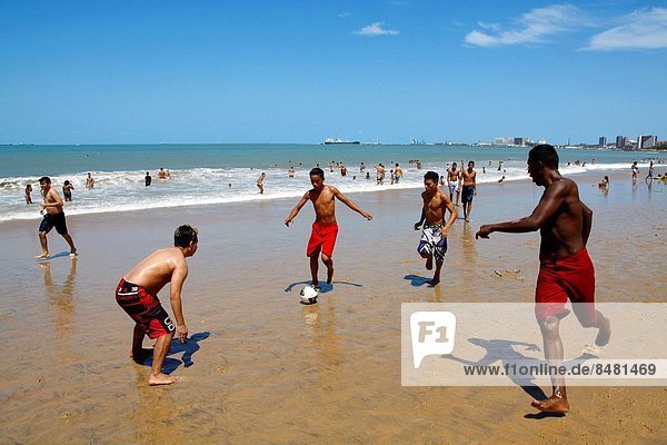Mann , Spiel , Strand , jung , Fußball , Brasilien , Fortaleza