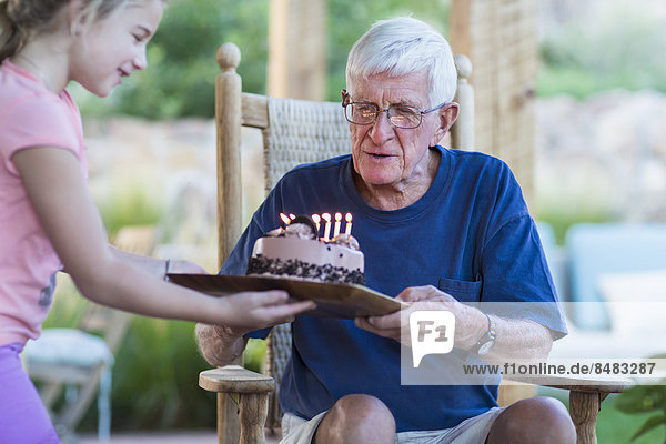 Senior Senioren Europäer Mann Fest festlich Geburtstag