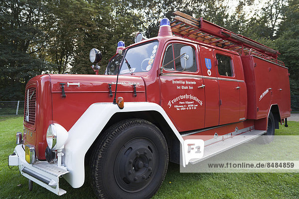 Historisches Feuerwehrfahrzeug von Magirus  einer Landmaschinen-Austellung  B¸ckeburg  Niedersachsen  Deutschland