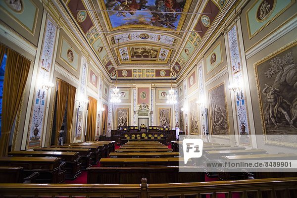 Europa  Monarchie  Palast  Schloß  Schlösser  Gerichtssaal  Italien  Palermo  Sizilien