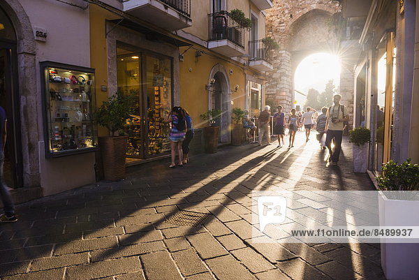 Europa  Sonnenuntergang  Straße  Italien  Sizilien  Taormina