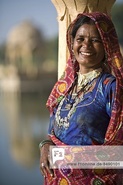 Portrait  Frau  Tradition  Mittelpunkt  Erwachsener  Asien  Kleid  Indien  Jaisalmer  Rajasthan