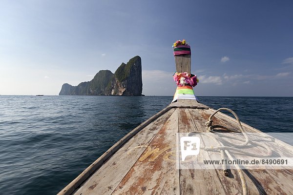 liegend liegen liegt liegendes liegender liegende daliegen Boot lang langes langer lange Insel Südostasien Krabi Asien Thailand