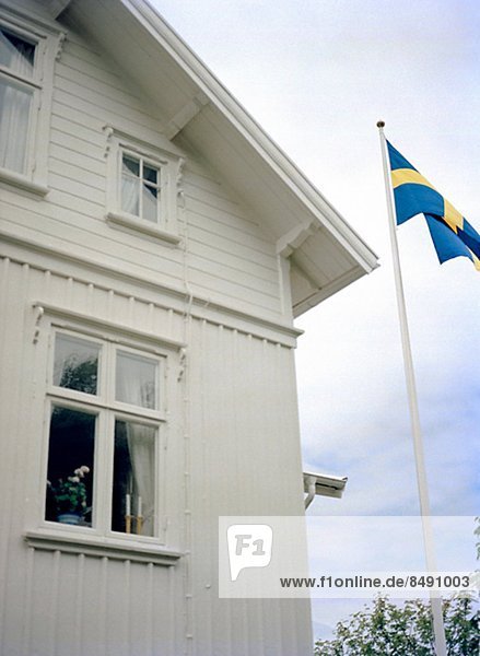 Gebäude frontal Fahne Bohuslän Schweden schwedisch