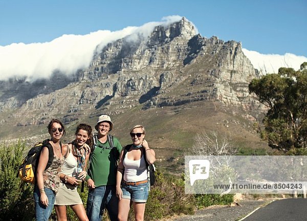 Portrait von Freunden am Tafelberg Kapstadt Südafrika