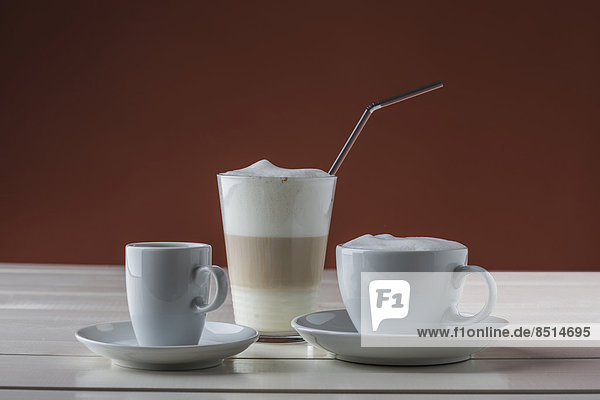Kaffeetassen mit Espresso  Latte Macchiato und Cappuccino