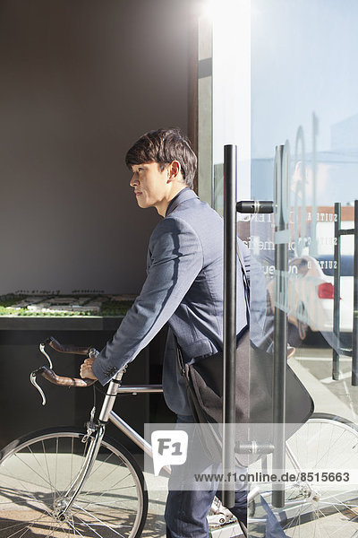 Geschäftsmann  Büro  südkoreanisch  Fahrrad  Rad