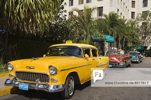 Havanna  Hauptstadt  Auto  Straße  parken  Klassisches Konzert  Klassik  Kuba