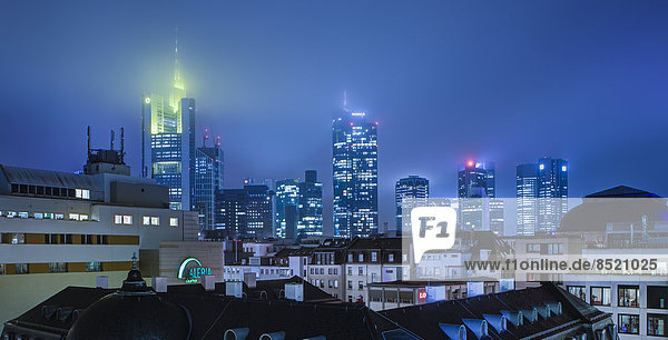 Deutschland  Frankfurt  MyZeil mit Skyline im Hintergrund