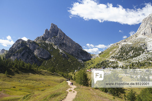 Italy  ßeneto  Hikers at Falzarego Pass  Sass de Stria and Tofane