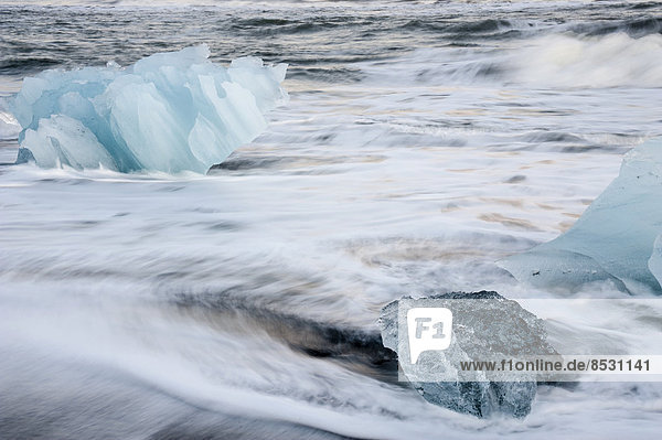 Eisformationen am Strand von Jökulsárlón  Südosten  Island