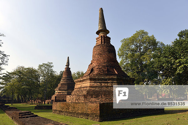 Chedis im Wat Phra Kaeo  Geschichtspark Kamphaeng Phet  Nordthailand  Thailand