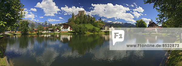 Burg Laudegg mit Burgteich  Ladis  Tirol  Österreich