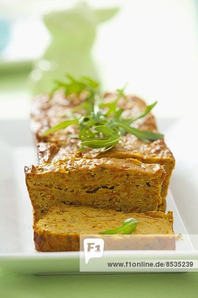 Vegetarische Bohnen-Möhren-Pastete mit Rucola