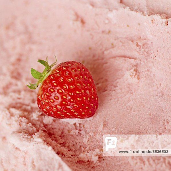 Frische Start schöpfen Eis Erdbeere Sahne