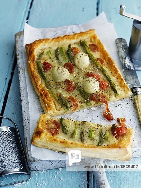 Asparagus tart with tomatoes and mozzarella