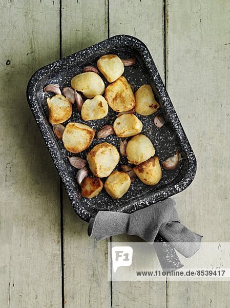 Roast potatoes with garlic (view from above)