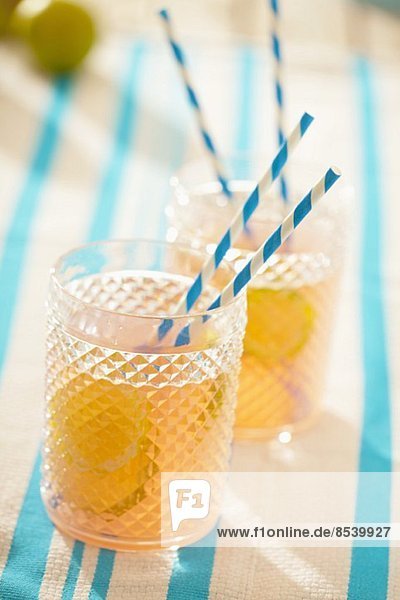Grapefruitlimonade mit Limetten