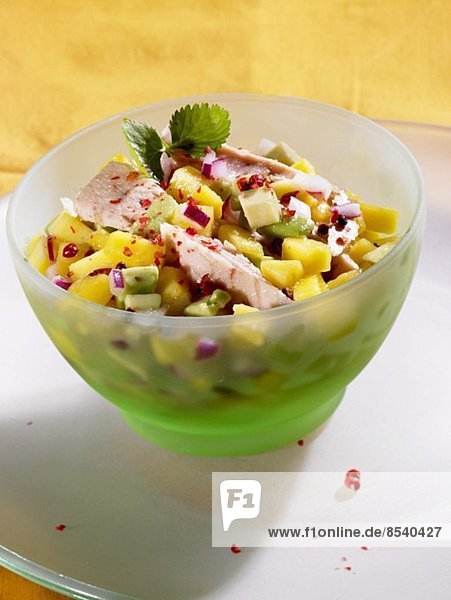 Avocado and mango salad with chicken