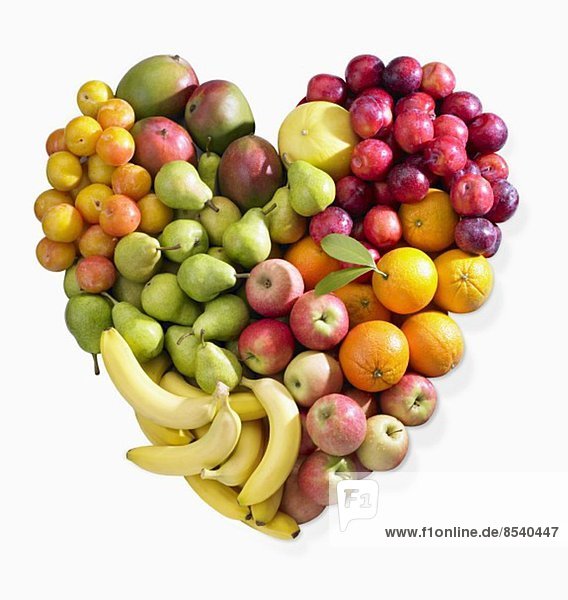 Obstherz aus Bananen,  Äpfel,  Birnen,  Zitrusfrüchten und Pflaumen
