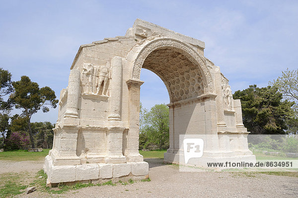 Römischer Triumphbogen Glanum Saint Remy-de-Provence Bouches-du-Rhone Provence-Alpes-Cote d'Azur Südfrankreich Frankreich