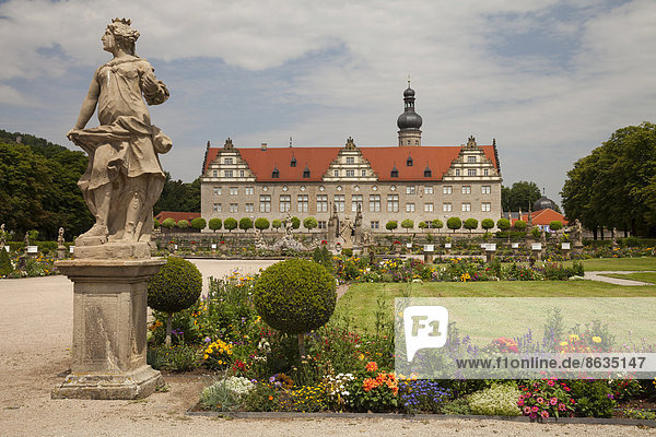 Schlossgarten und Schloss  Weikersheim an der Tauber  Taubertal  Baden-Württemberg  Deutschland