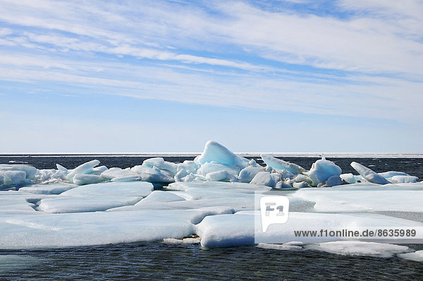 Eisschollen in der Beaufort Sea  Nordpolarmeer  Victoria Island  früher Holman Island  Dorf Ulukhaktok  Northwest Territories  Kanada