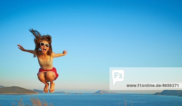 Energisches Mädchen springt in die Luft,  Kas,  Türkei