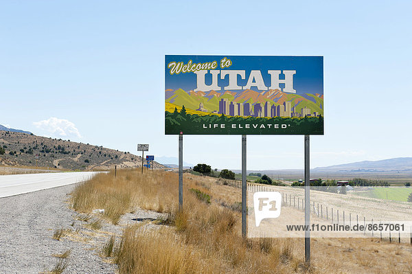 Willkommensschild am Highway  Welcome to Utah Life elevated  Utah  USA