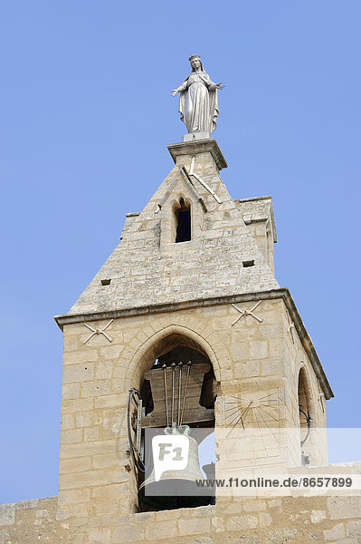 Glockenturm der Kirche von Saint-Andiol  Bouches-du-Rhone  Provence-Alpes-Cote d'Azur  Südfrankreich  Frankreich