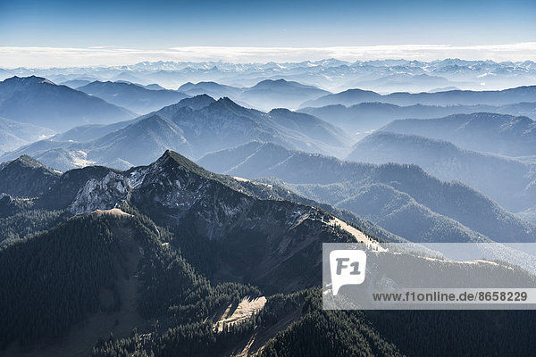 Luftaufnahme  die Alpen zwischen Tegernsee und Garmisch-Partenkirchen  Blickrichtung nach Süden  Oberbayern  Bayern  Deutschland