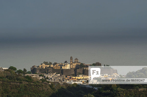 Abend Beleuchtung Licht Stadt Geschichte Italien Lipari Sizilien