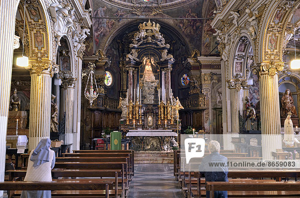 Marienkirche Santuario Santa Maria del Monte  Innenraum  letzte Station des historischen Pilgerweges zum Wallfahrtsort Santa Maria del Monte auf dem Sacro Monte di Varese  UNESCO Weltkulturerbe  Varese  Lombardei  Italien