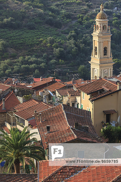 Dach über Kirche rot Ansicht Italien Ligurien