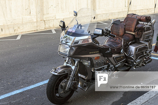 Parkendes Motorrad Honda Goldwing  Sanremo  Ligurien  Italien