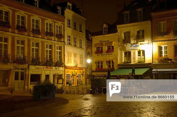 Market place and restaurants at night  Honfleur  Normandy  France