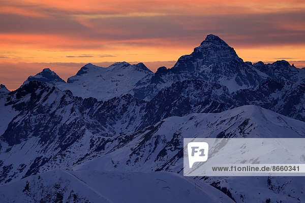 Gipfel des Hochvogels mit Allgäuer Alpen bei Sonnenuntergang  Berwang  Außerfern  Tirol  Österreich