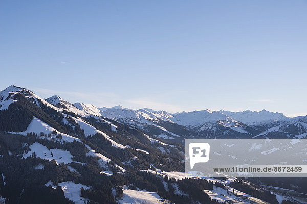 Alpen  gesehen von Brixen im Thale  Tirol  Österreich